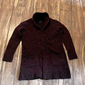 Excellent condition. Just some fuzzies on it from the drawer